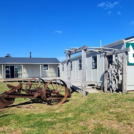 Rarakau Lodge Tuatapere エクステリア 写真